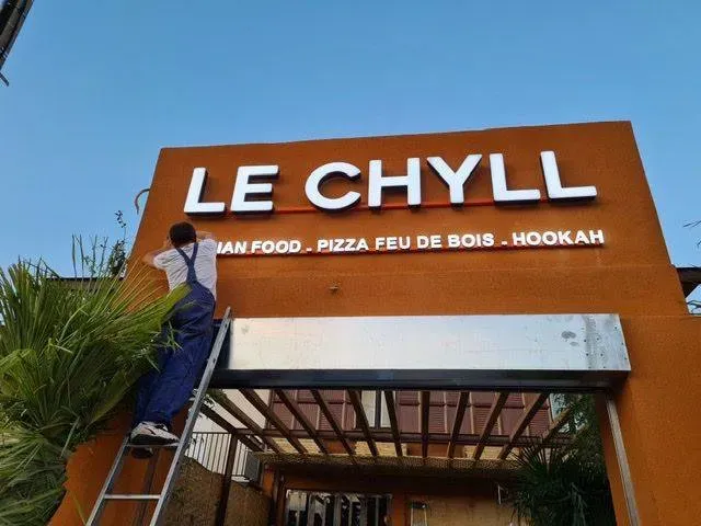 enseignes magasins et restaurants (7)