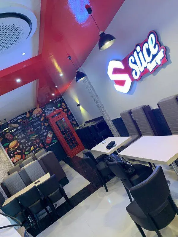 enseignes magasins et restaurants (27)