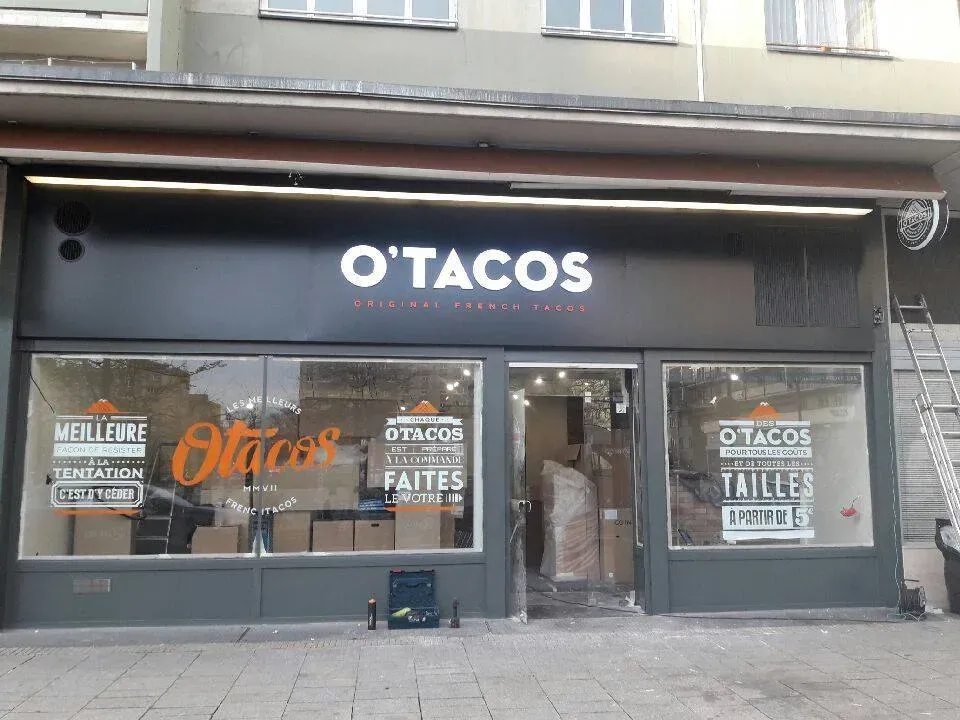 enseignes magasins et restaurants (147)