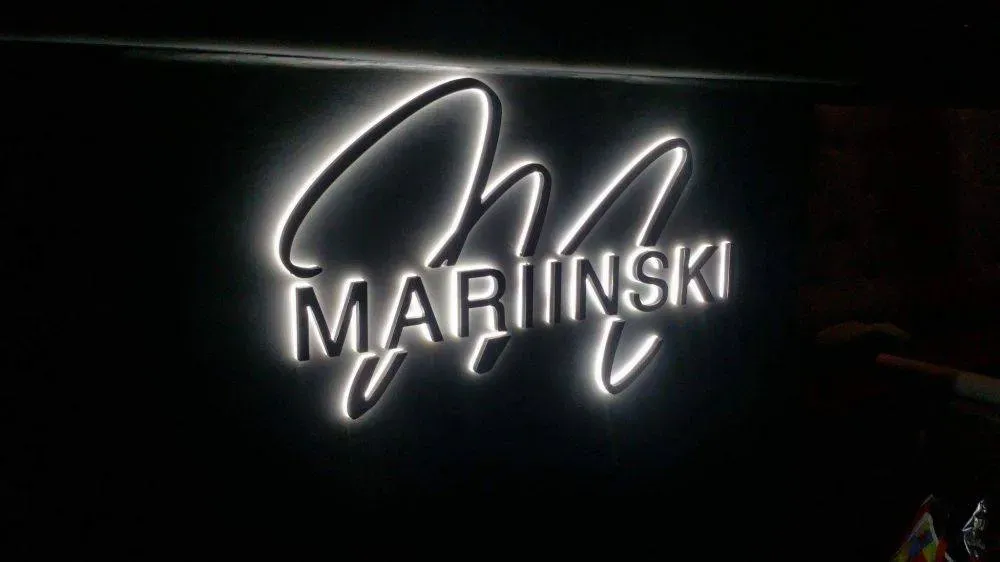 enseignes magasins et restaurants (127)