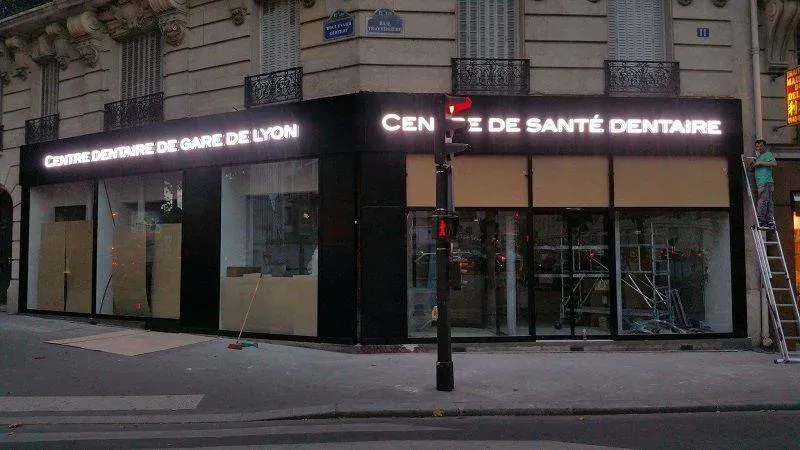 enseignes magasins et restaurants (13)