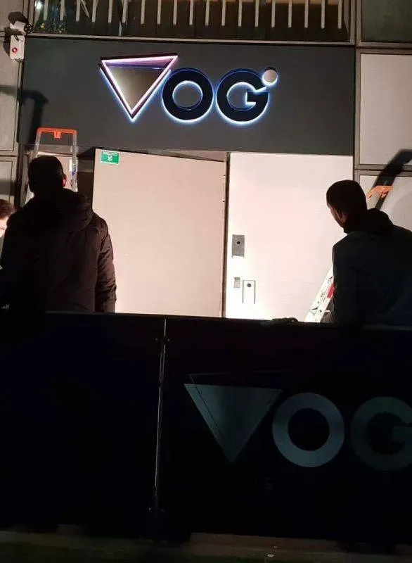 enseignes magasins et restaurants (15)