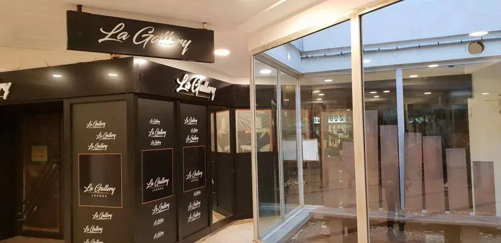 enseignes magasins et restaurants (76)