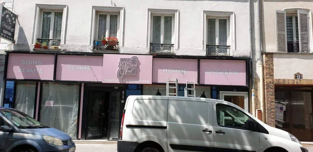 enseignes magasins et restaurants (84)