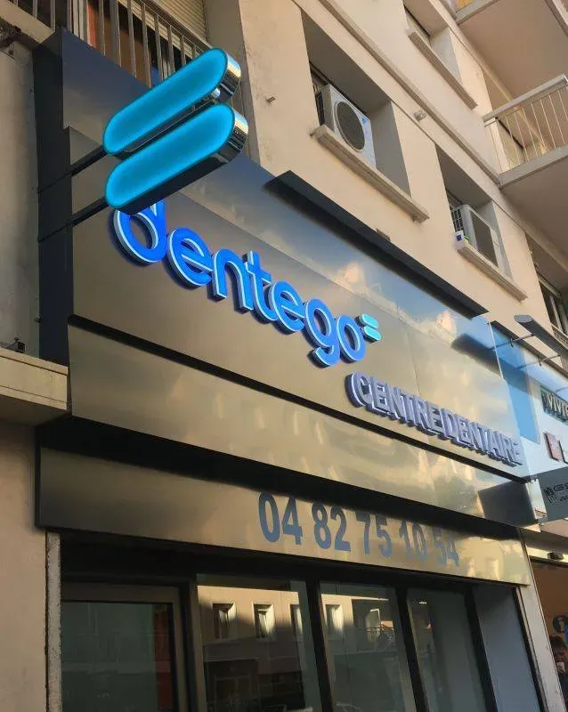 enseignes magasins et restaurants (86)