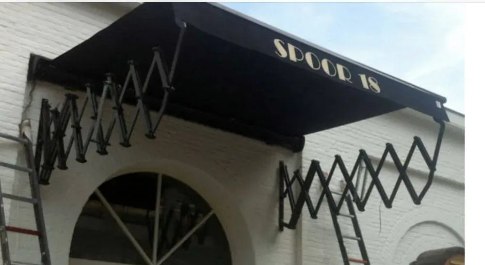 enseignes magasins et restaurants (89)