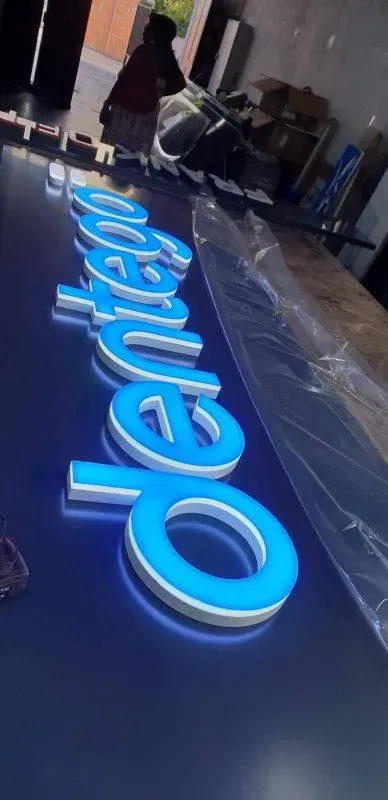 enseignes magasins et restaurants (9)